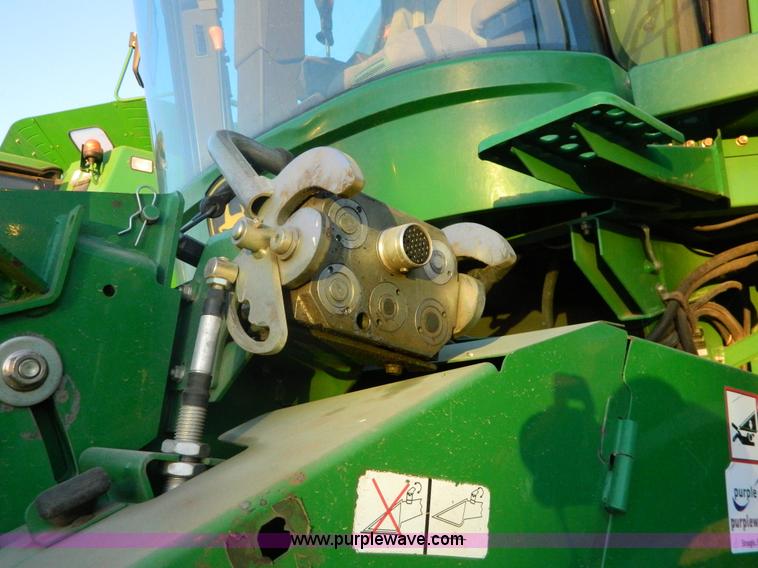 image for item G7592 2004 John Deere 9760 STS combine