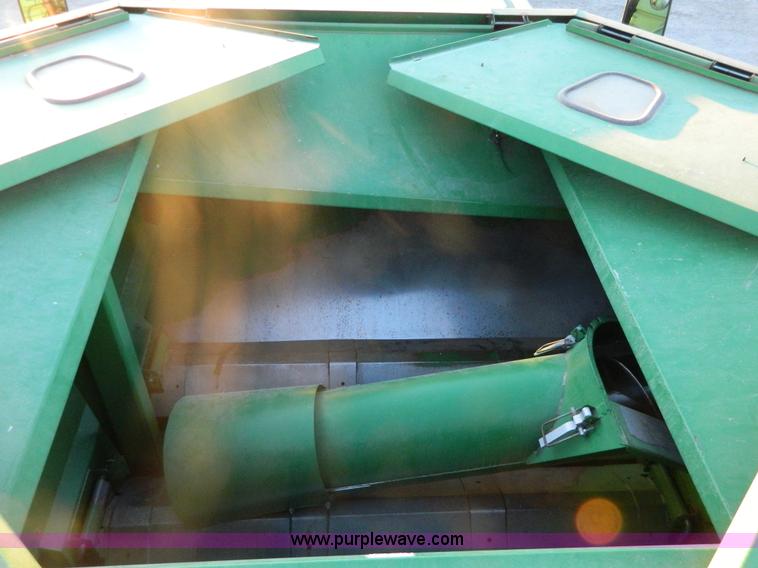 image for item G7592 2004 John Deere 9760 STS combine