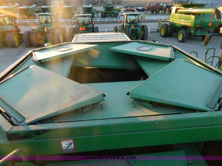 image for item G7592 2004 John Deere 9760 STS combine