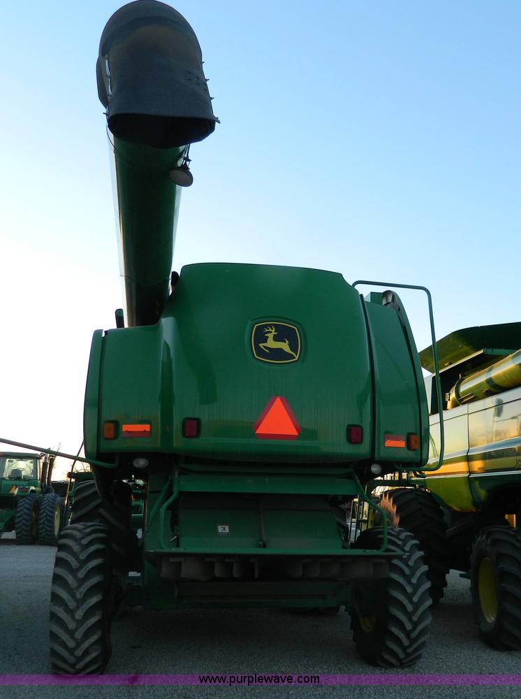 image for item G7592 2004 John Deere 9760 STS combine