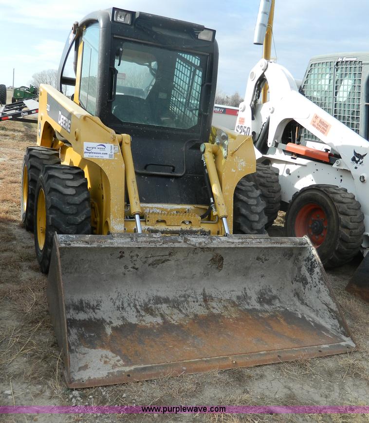 image for item G7666 2009 John Deere 320 skid steer