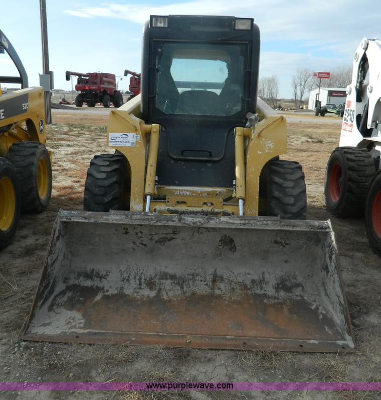 image for item G7666 2009 John Deere 320 skid steer