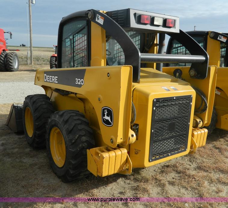 image for item G7666 2009 John Deere 320 skid steer