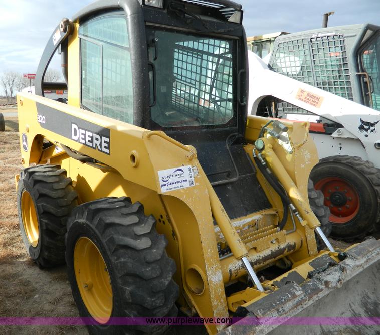 image for item G7666 2009 John Deere 320 skid steer