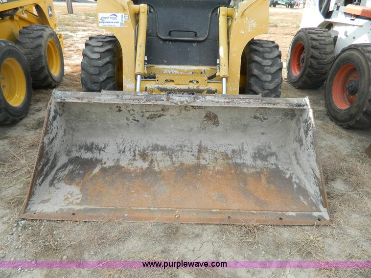 image for item G7666 2009 John Deere 320 skid steer