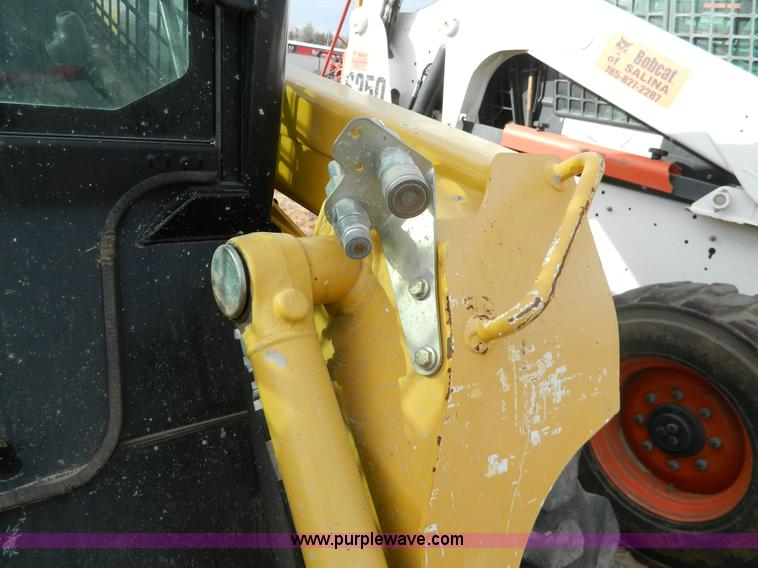 image for item G7666 2009 John Deere 320 skid steer