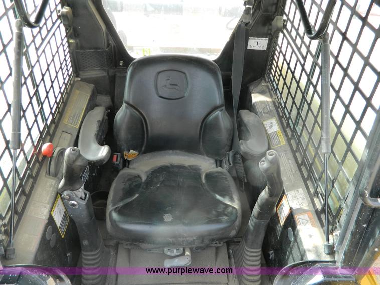 image for item G7666 2009 John Deere 320 skid steer