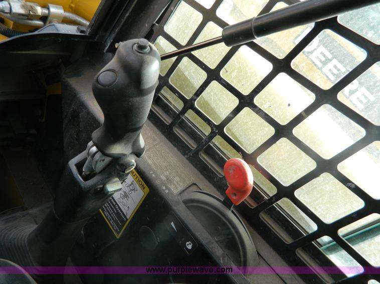 image for item G7666 2009 John Deere 320 skid steer