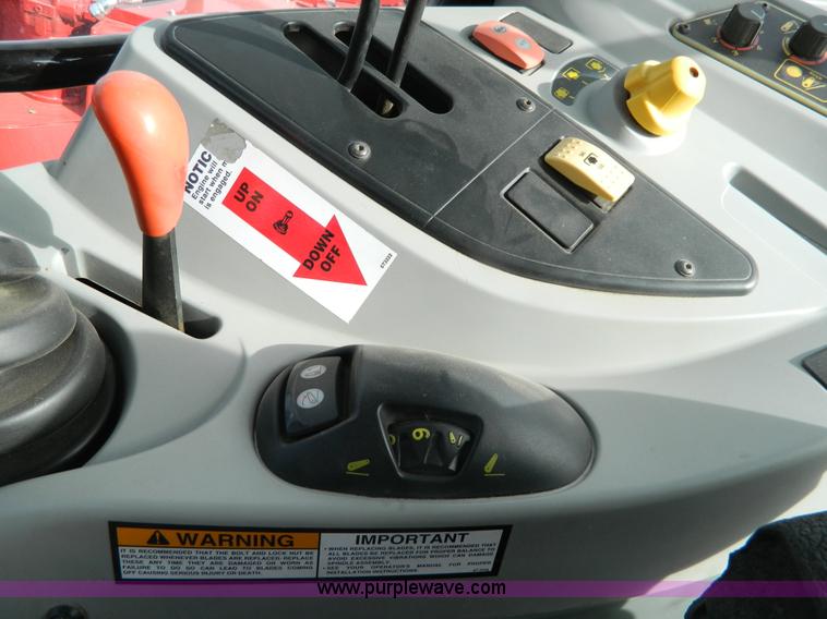 image for item G7667 2004 Massey-Ferguson 5460 tractor