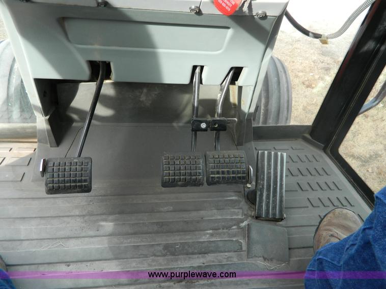 image for item G7667 2004 Massey-Ferguson 5460 tractor