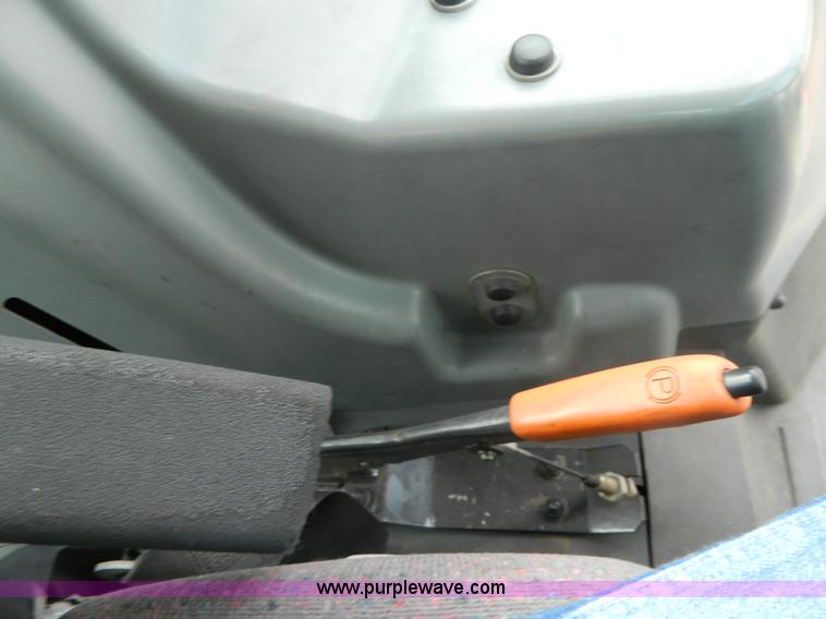 image for item G7667 2004 Massey-Ferguson 5460 tractor