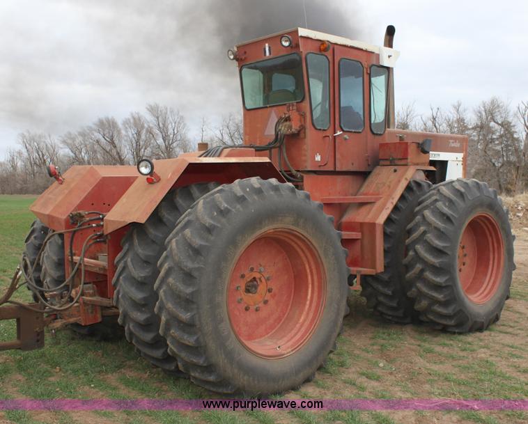 image for item V9441 International 4568 tractor