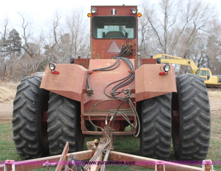 image for item V9441 International 4568 tractor