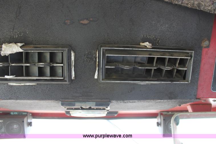 image for item V9441 International 4568 tractor