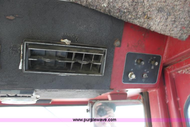 image for item V9441 International 4568 tractor