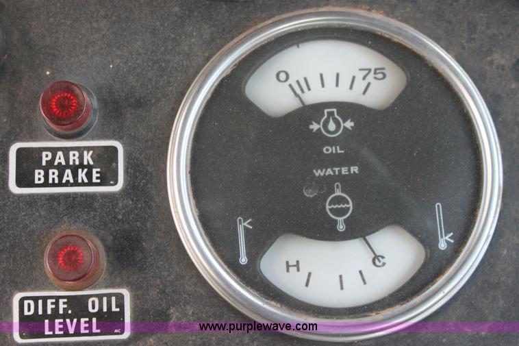 image for item V9441 International 4568 tractor