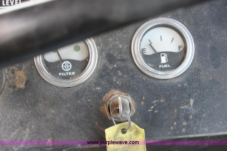 image for item V9441 International 4568 tractor