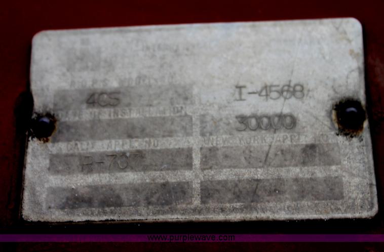 image for item V9441 International 4568 tractor