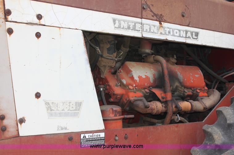 image for item V9441 International 4568 tractor