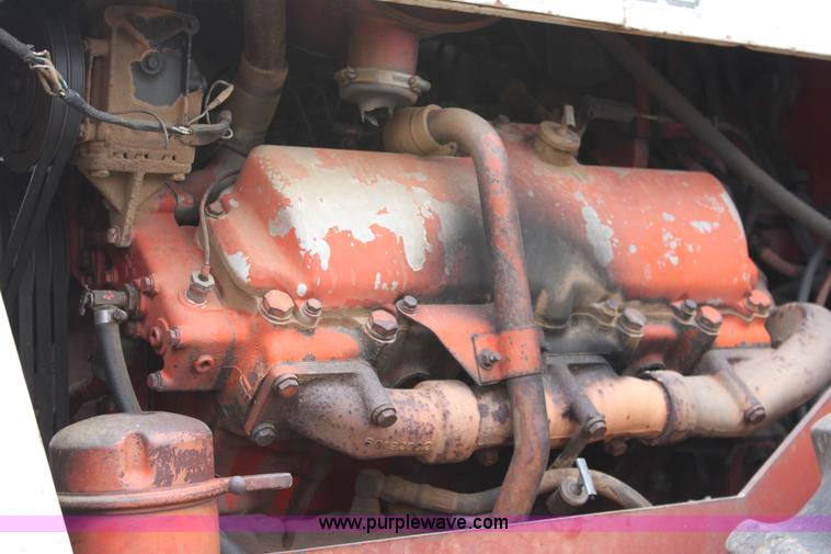 image for item V9441 International 4568 tractor