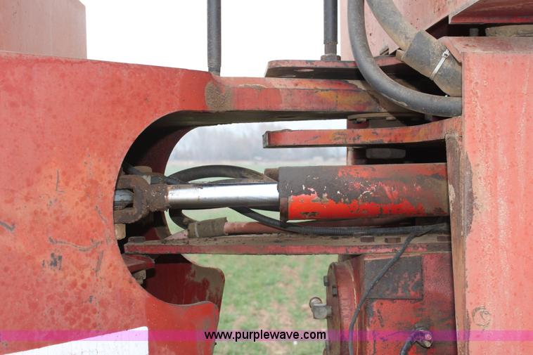 image for item V9441 International 4568 tractor