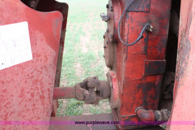 image for item V9441 International 4568 tractor