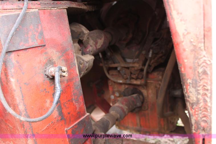 image for item V9441 International 4568 tractor