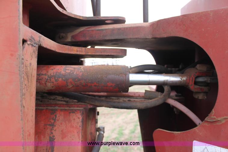 image for item V9441 International 4568 tractor