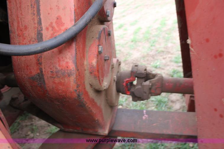 image for item V9441 International 4568 tractor