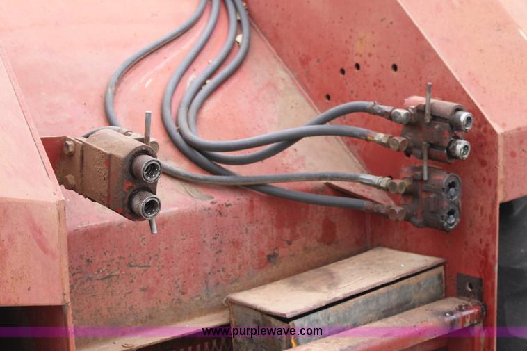 image for item V9441 International 4568 tractor