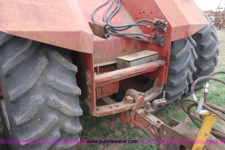 image for item V9441 International 4568 tractor