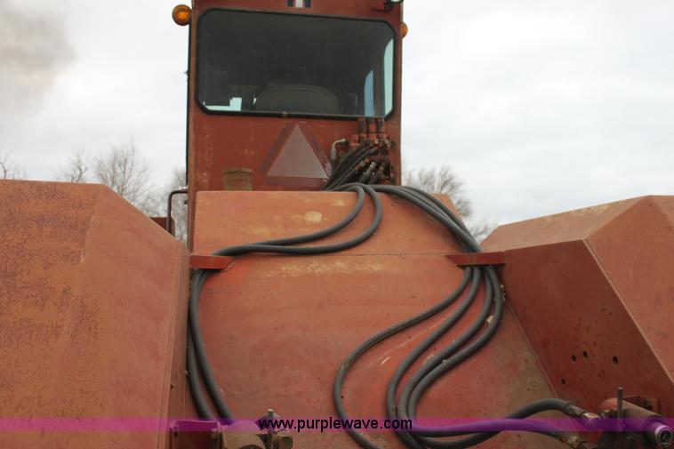 image for item V9441 International 4568 tractor