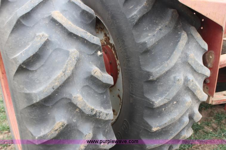 image for item V9441 International 4568 tractor