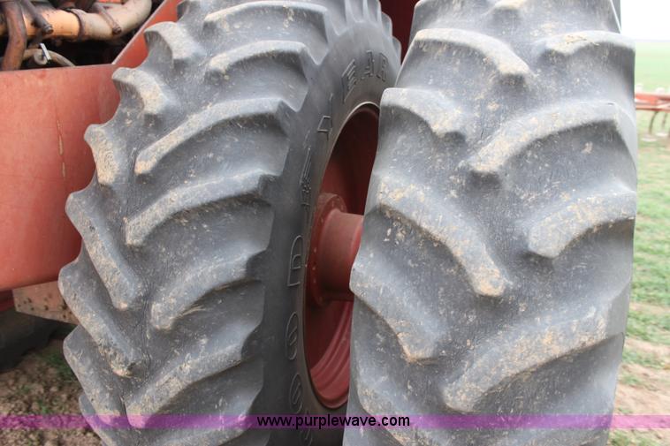 image for item V9441 International 4568 tractor