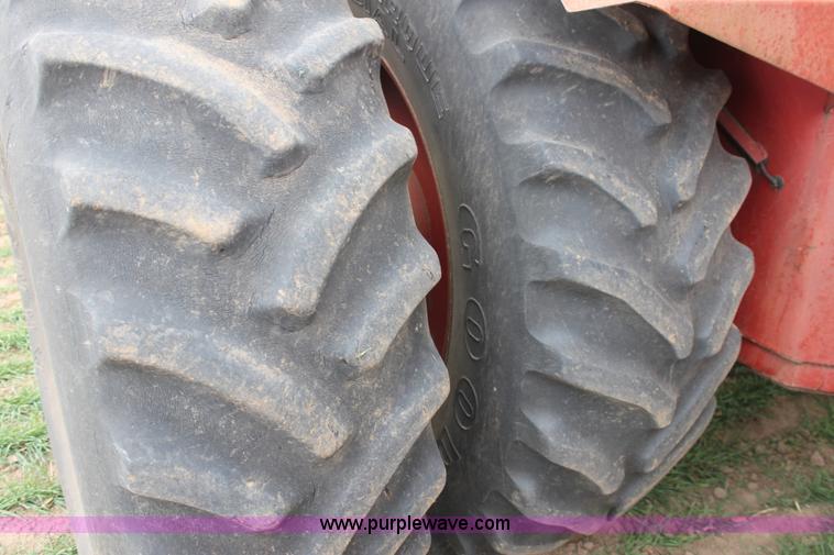 image for item V9441 International 4568 tractor