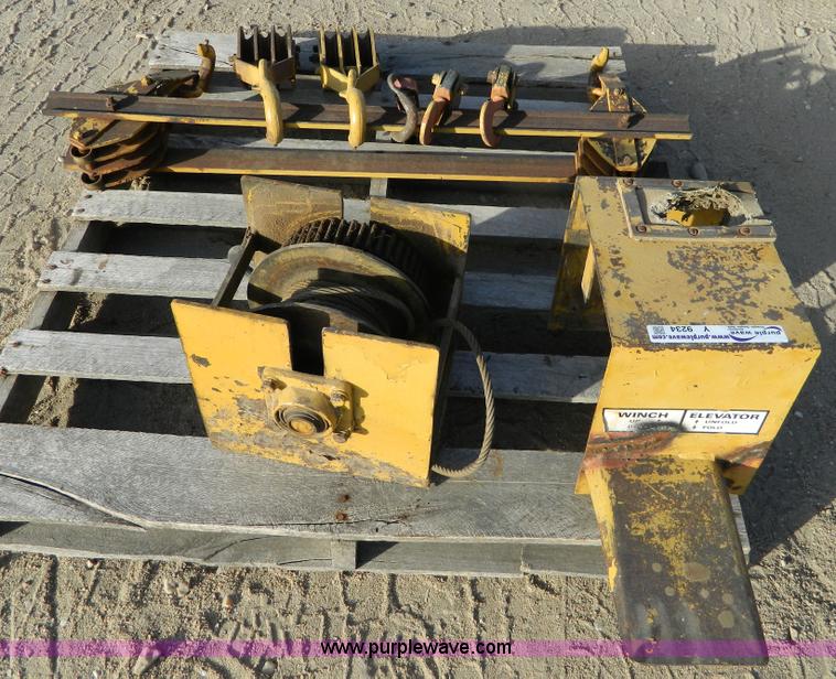 image for item Y9234 Hydraulic winch unit