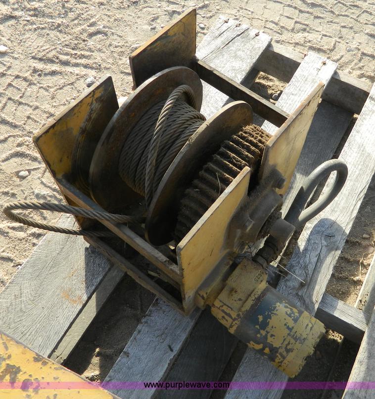 image for item Y9234 Hydraulic winch unit