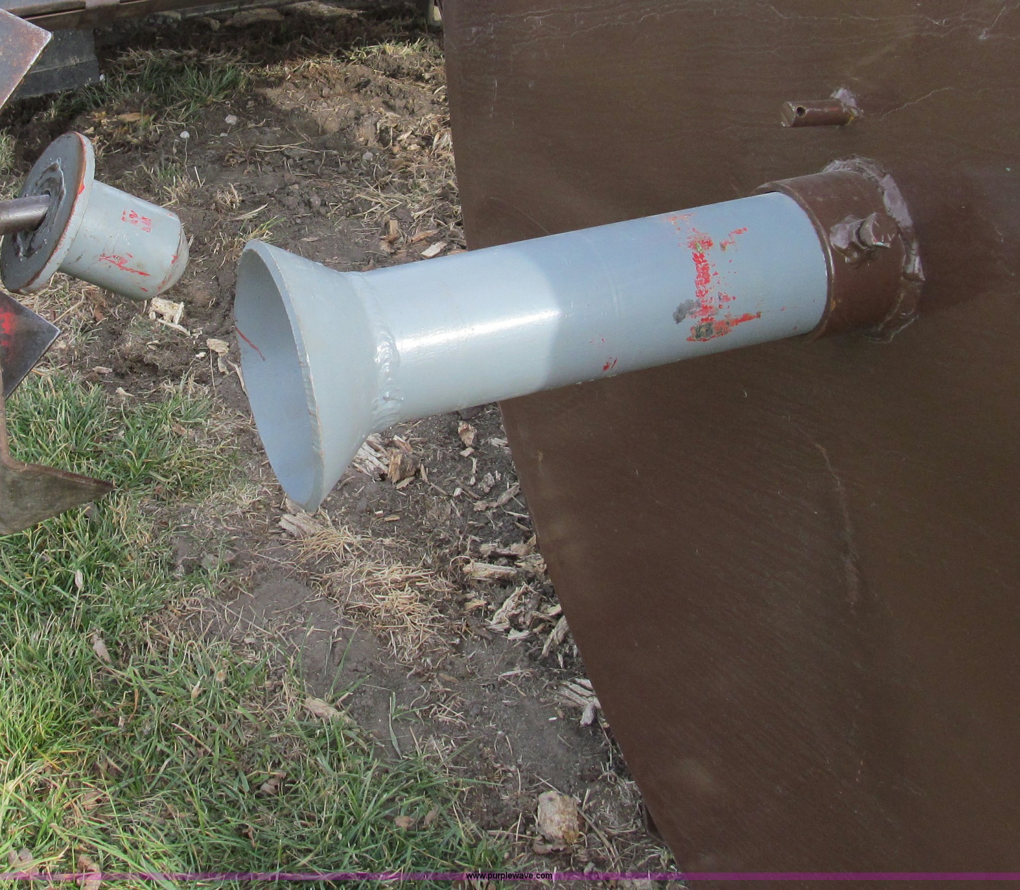 Nifty 37 feed dispenser in Linneus, MO Item E3592 sold Purple Wave