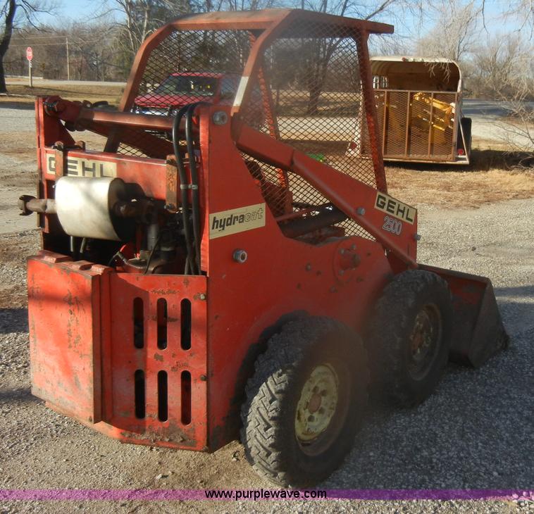Gehl 2500 Hydro Cat skid steer in Linn, KS Item AB9917 sold Purple Wave