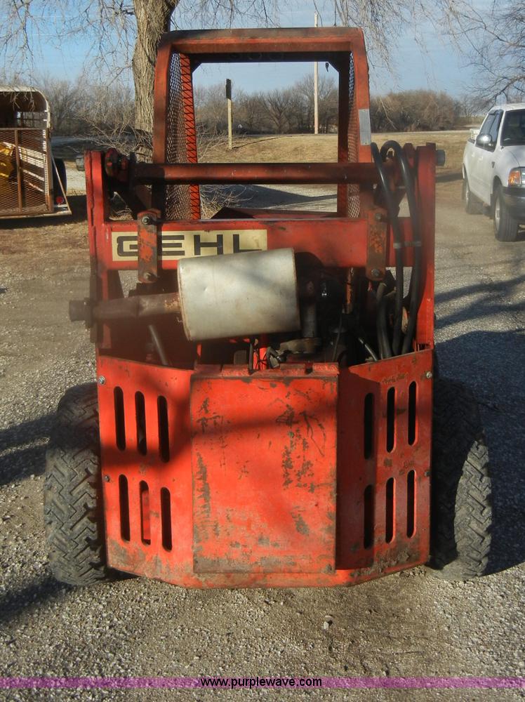 image for item AB9917 Gehl 2500 Hydro Cat skid steer