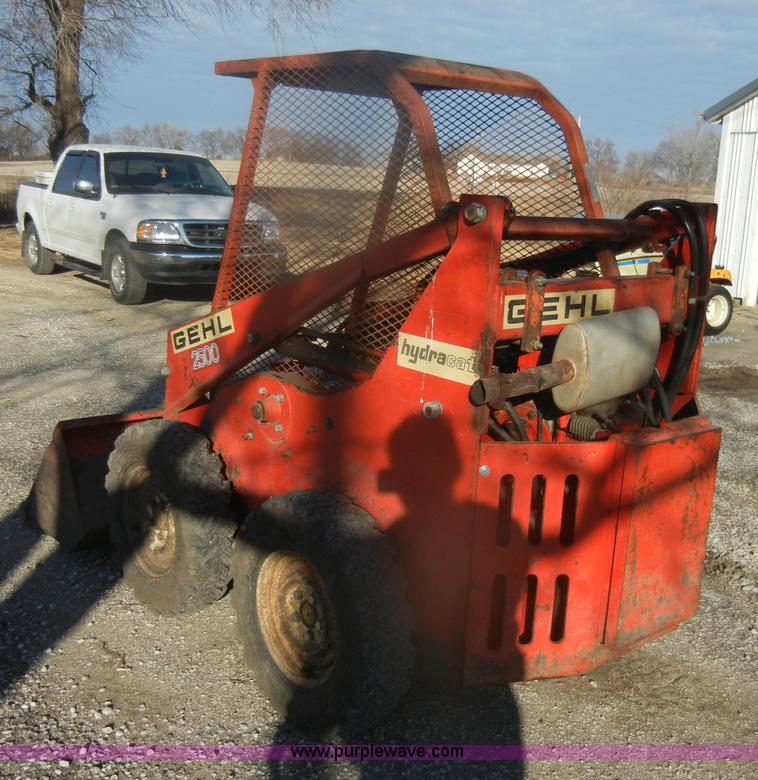 image for item AB9917 Gehl 2500 Hydro Cat skid steer