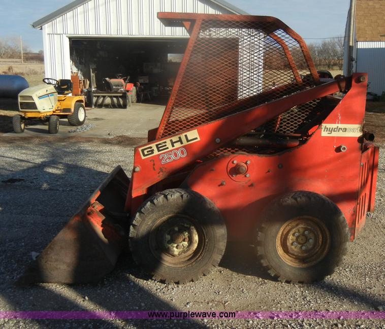 Gehl 2500 Hydro Cat skid steer in Linn, KS Item AB9917 sold Purple Wave