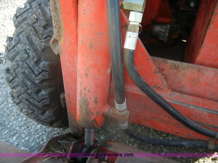 image for item AB9917 Gehl 2500 Hydro Cat skid steer