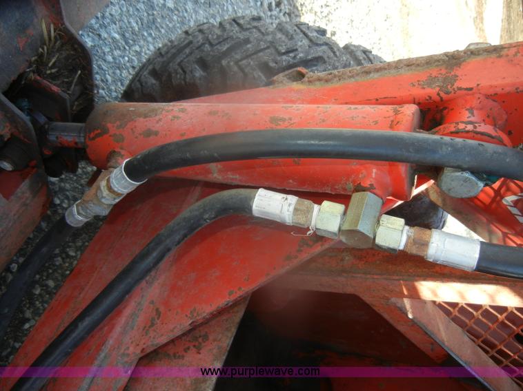 image for item AB9917 Gehl 2500 Hydro Cat skid steer