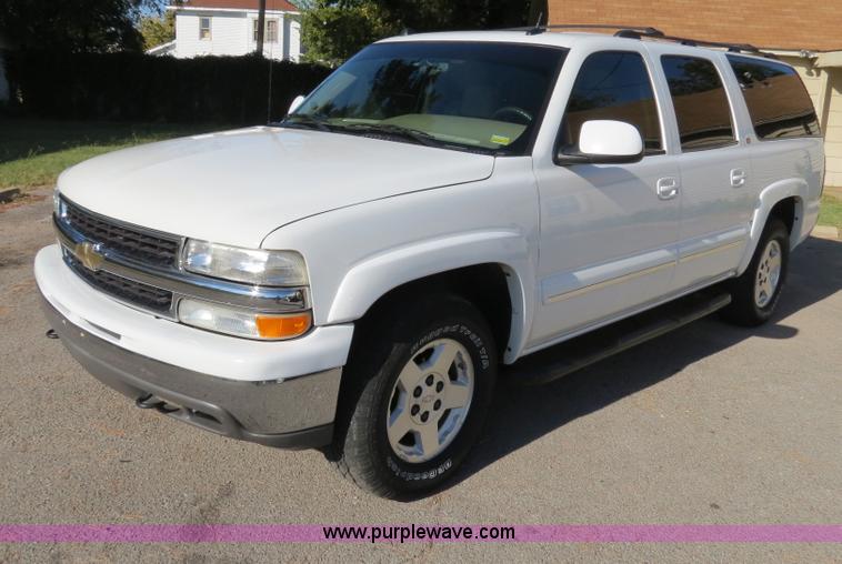 image for item B2490 2004 Chevrolet Suburban K1500 SUV