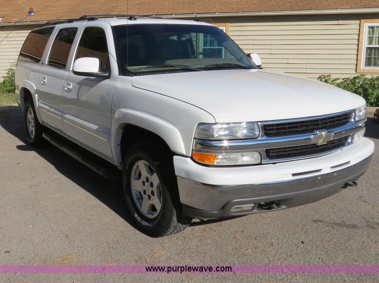 image for item B2490 2004 Chevrolet Suburban K1500 SUV