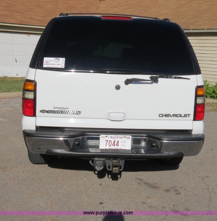 image for item B2490 2004 Chevrolet Suburban K1500 SUV