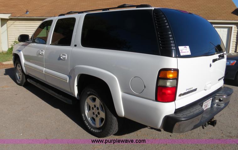 image for item B2490 2004 Chevrolet Suburban K1500 SUV