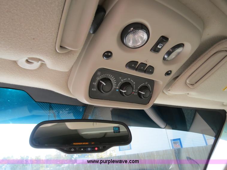 image for item B2490 2004 Chevrolet Suburban K1500 SUV