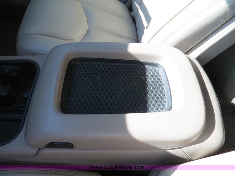 image for item B2490 2004 Chevrolet Suburban K1500 SUV